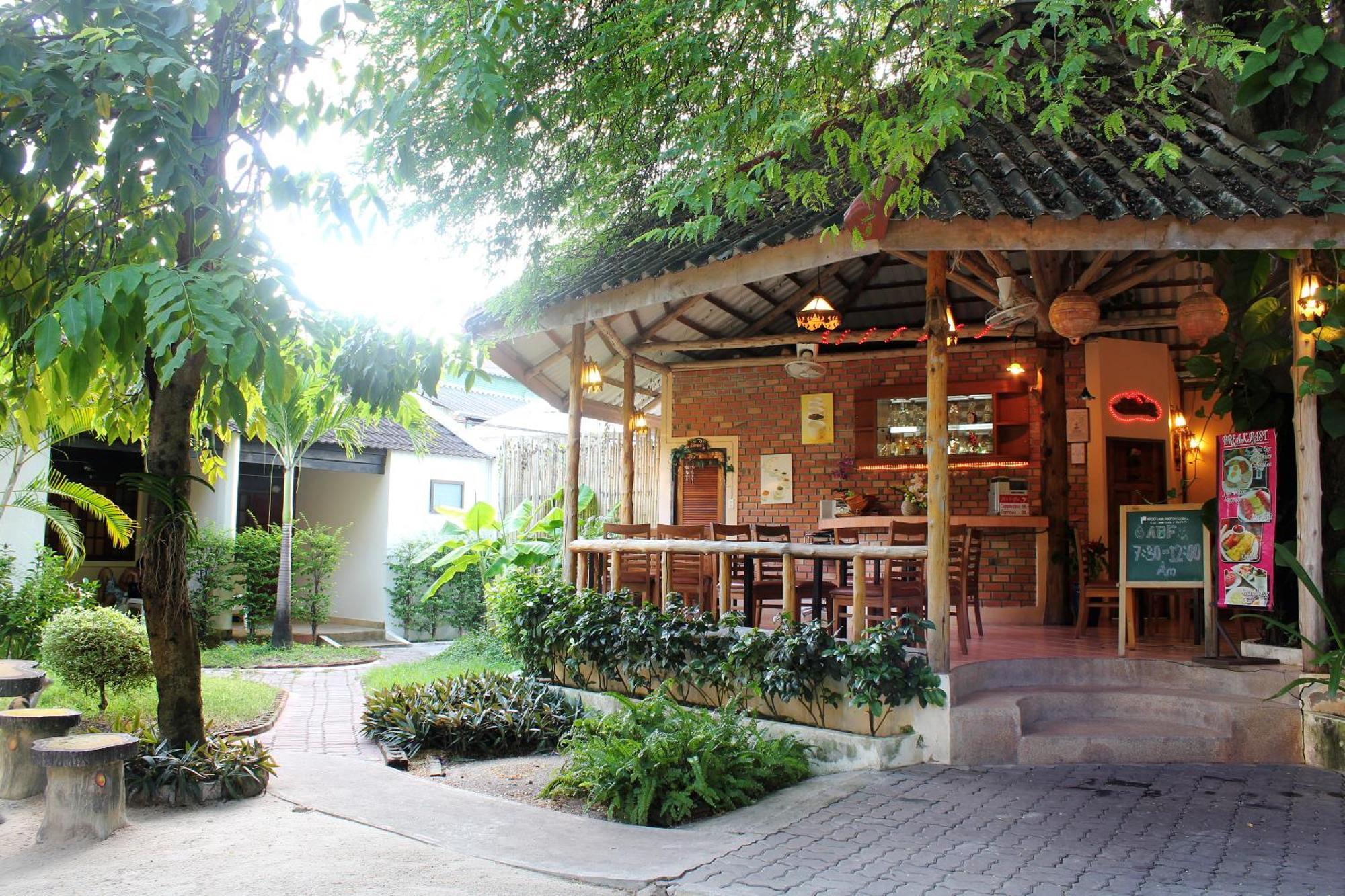 Baan Pron Phateep Patong Exterior foto