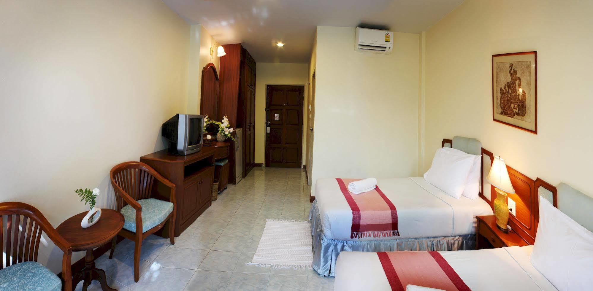 Baan Pron Phateep Patong Exterior foto