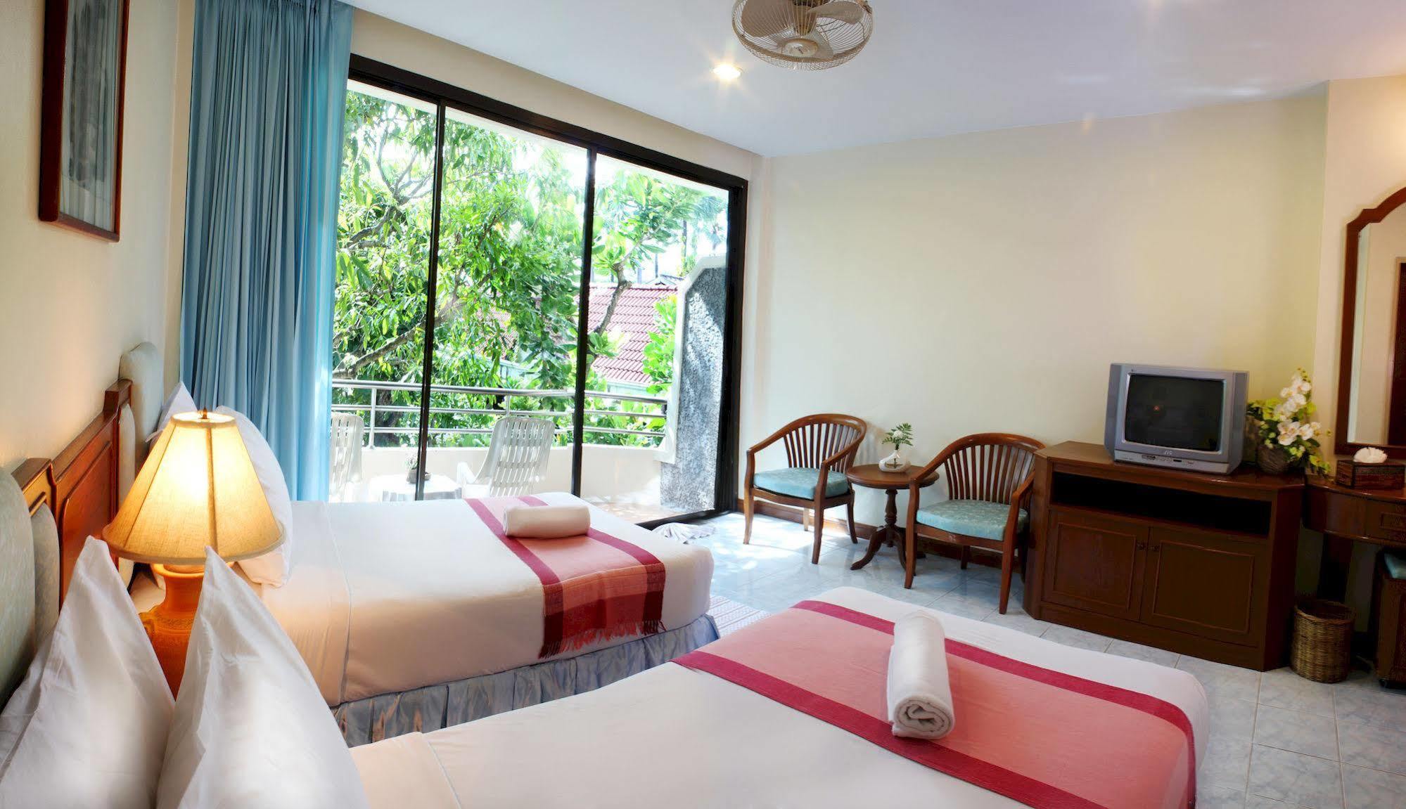 Baan Pron Phateep Patong Exterior foto